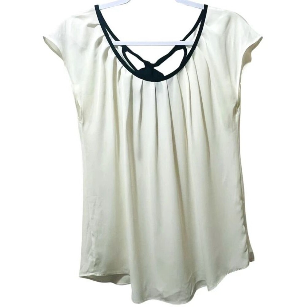 LC Lauren Conrad Cream Blouse M Pleated Contrast Black Trim Tie Back Cap Sleeve